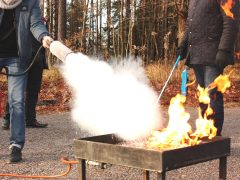 Penyemprotan Disinfektan Di Pasar