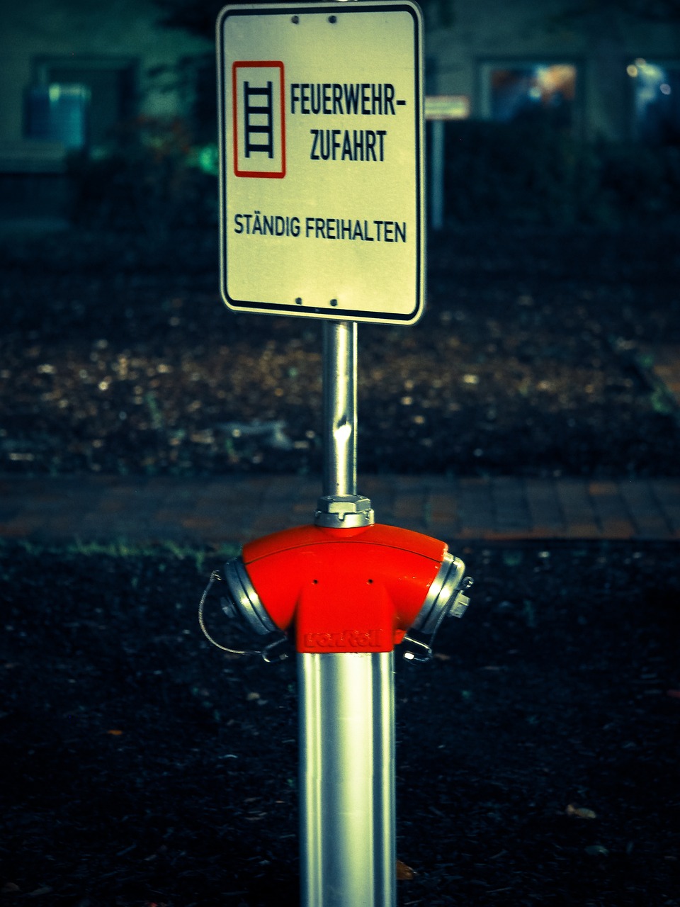 Dinas Damkar Pasaman Evakuasi di Gedung di Area Wisata